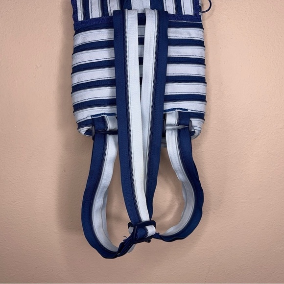 ZIP IT BRAND BACKPACK BLUE STRIPE PASTEL LIGHTWEIGHT TRAVEL - Picture 9 of 9
